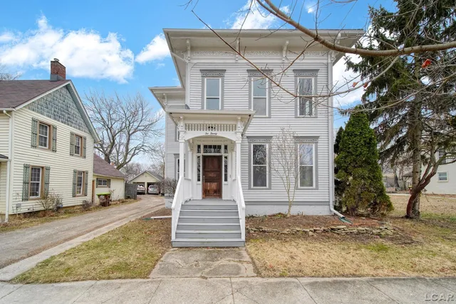 220 Comstock St, Adrian, MI 49221