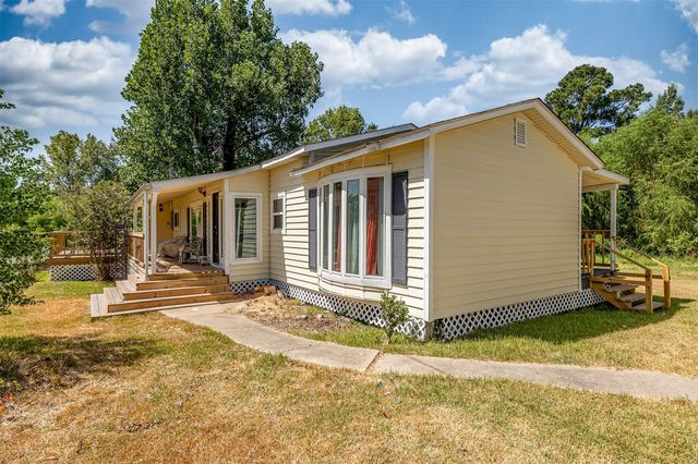 1570 Yaupon Cove Dr, Onalaska, TX 77360