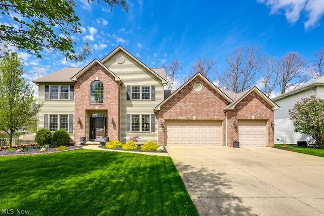 17228 Woodlawn Ct, Strongsville, OH 44136