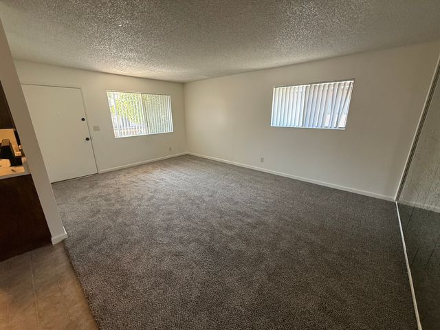 2037 Avenida Refugio #4, Simi Valley, CA 93063