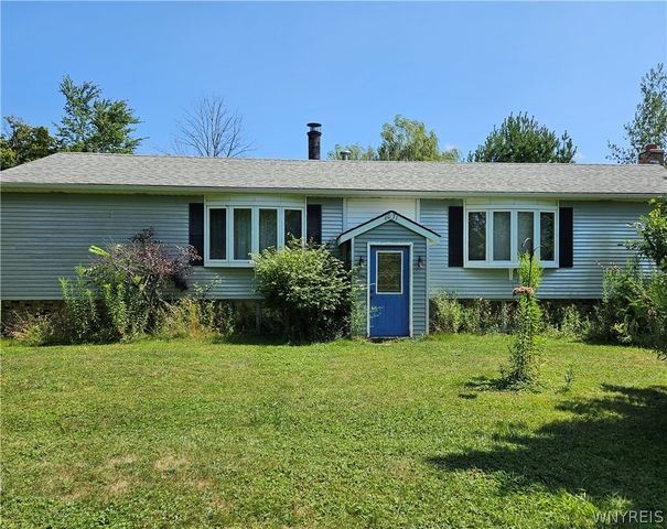6031 Smith Rd, Hamburg, NY 14075