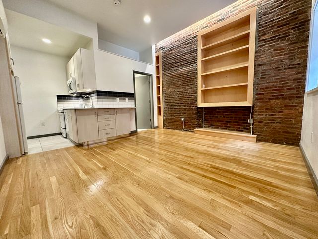 144 Bowdoin St #33, Boston, MA 02108