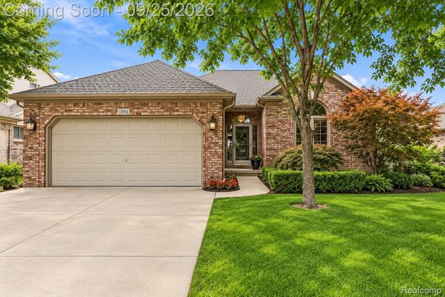 48851 Southway Dr, Macomb, MI 48044