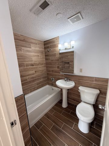 1719 Adams St   NE #4, Minneapolis, MN 55413