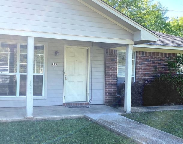 723 Robindale Dr, Tupelo, MS 38801