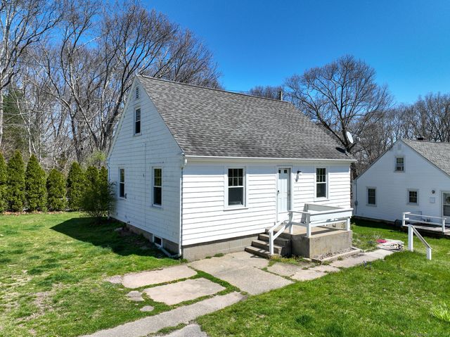 15 Faulise Ave, Pawcatuck, CT 06379