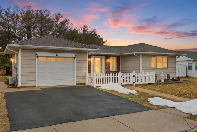 41 Wedgeport Dr, Toms River, NJ 08757