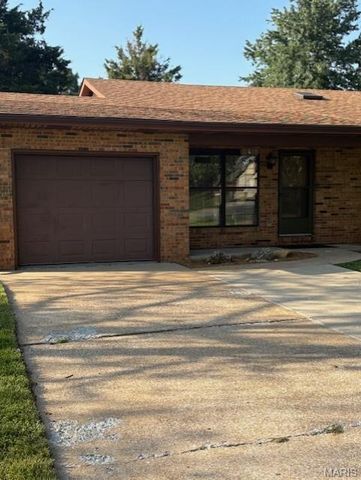 2418 College Ave, Belleville, IL 62221