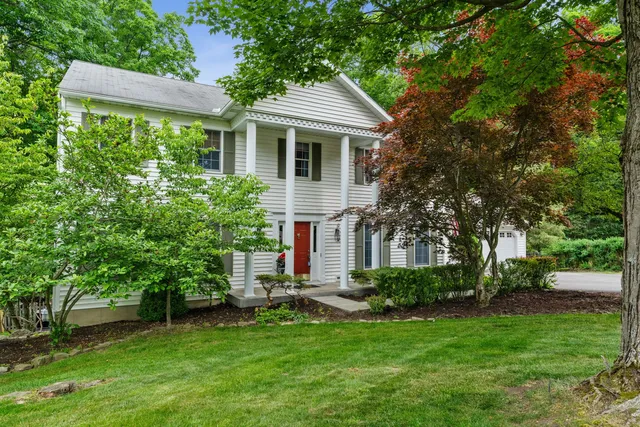 2517 Oak Hollow Rd, Vestal, NY 13850