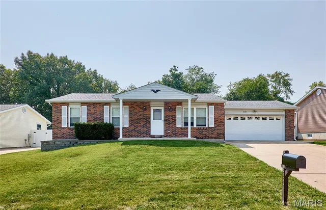 2122 Casa Blanca Dr, Arnold, MO 63010