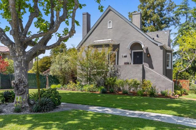 2200 Hillside Dr, Burlingame, CA 94010