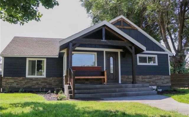 1002 NE C St, College Place, WA 99324