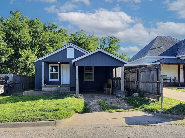 330 E  Thompson St, Jacksboro, TX 76458