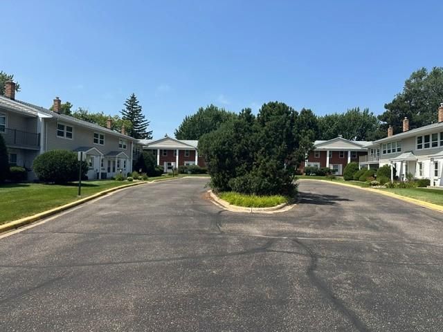 1366 Colonial Dr #1366, Saint Paul, MN 55113