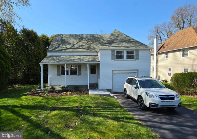 2538 Woodland Rd, Abington, PA 19001