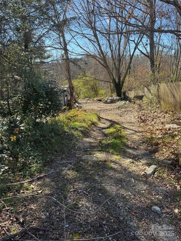 129 Haven Rd, East Flat Rock, NC 28726
