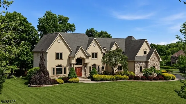 2 Michele Crossing, Flemington, NJ 08822