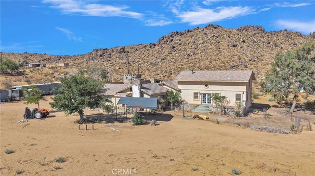 24716 McRoberts Rd, Apple Valley, CA 92307
