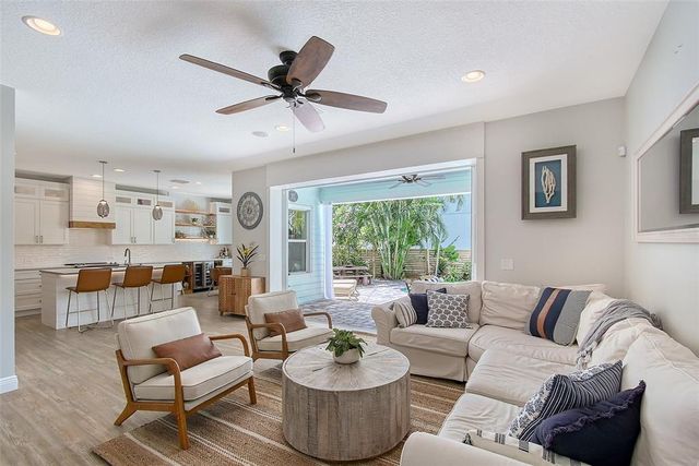 1738 Siesta Dr, Sarasota, FL 34239