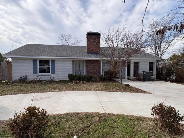 1632 Pine Valley Rd, Little Rock, AR 72207