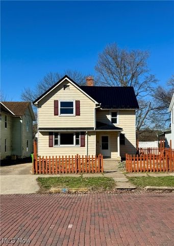 361 S  3rd St, Coshocton, OH 43812