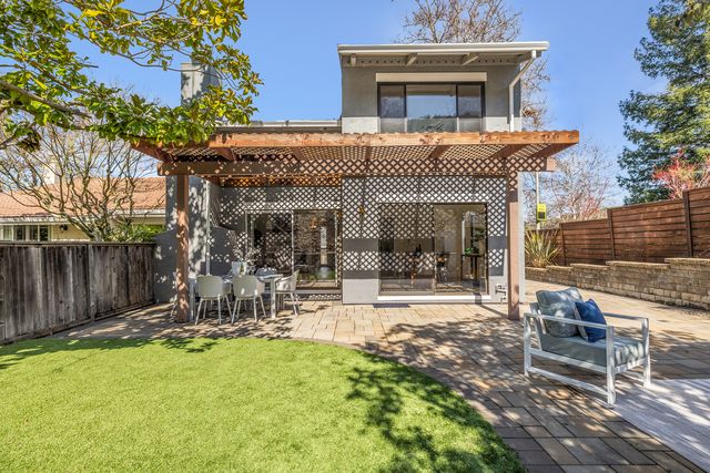 1748L Saint Andrews Dr, Moraga, CA 94556