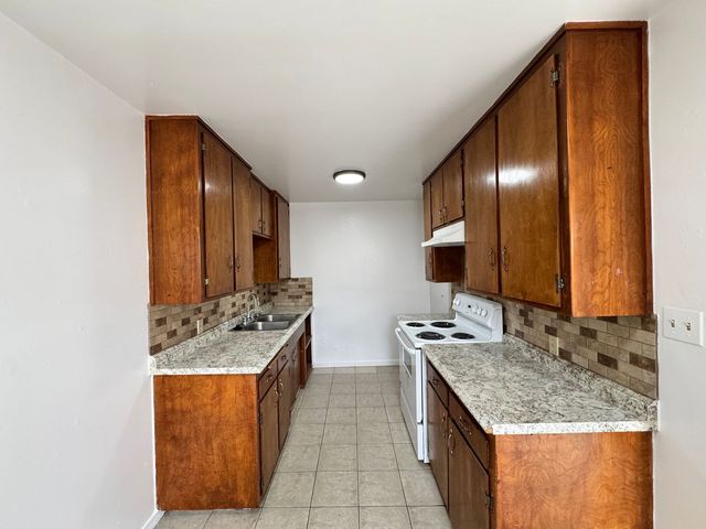 2120 E  California Ave #4, Bakersfield, CA 93305