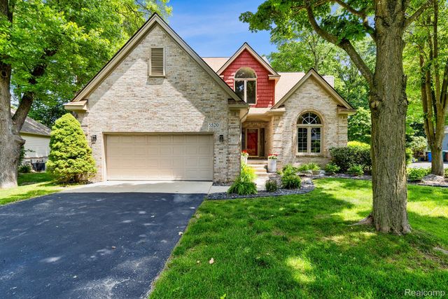 5520 Huron Hills Dr, Commerce Township, MI 48382