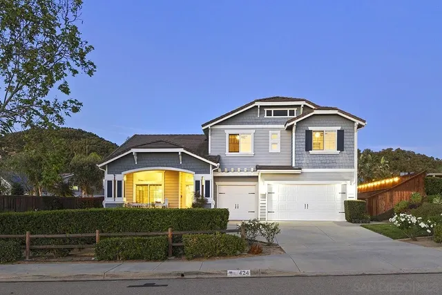 424 Hidden Trails Rd, Escondido, CA 92027