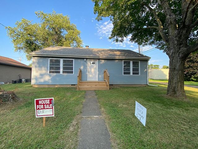 103 S  Monroe St, Mackinaw, IL 61755