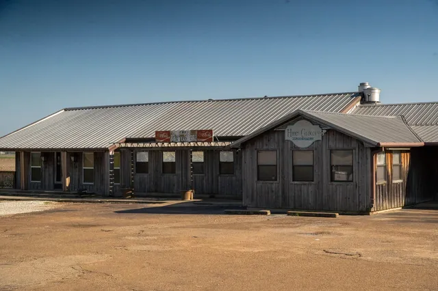 45 Schaeffer Rd, Yazoo City, MS 39194