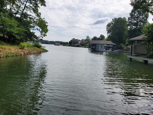 120 Park Way Ave, Moneta, VA 24121