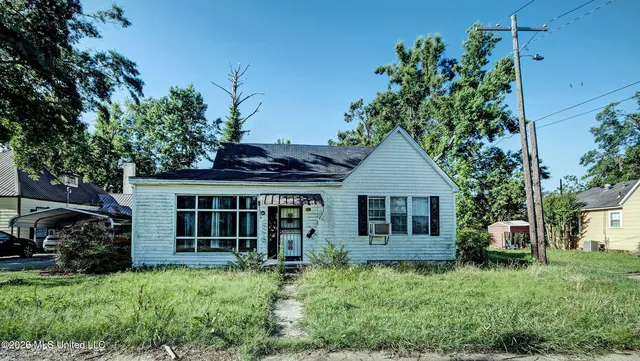 504 E  1st St, Belzoni, MS 39038