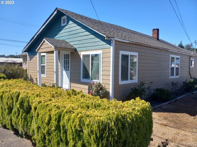 1417 Maryland Ave, Myrtle Point, OR 97458