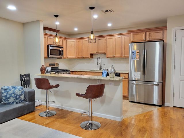 45 W  Palisades Blvd #4, Palisades Park, NJ 07650