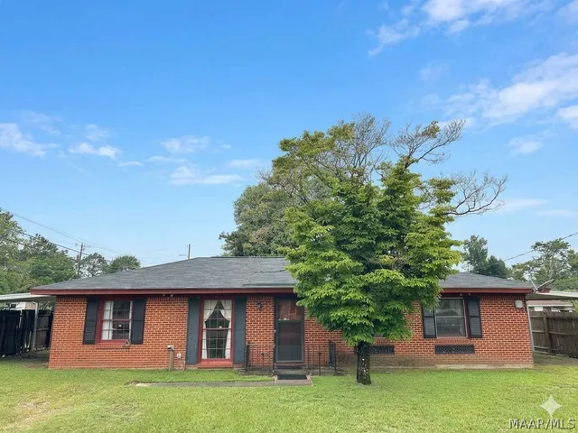 3 Elizabeth St, Selma, AL 36701