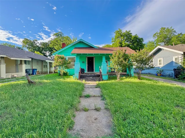 707 W  Brooklyn Ave, Dallas, TX 75208
