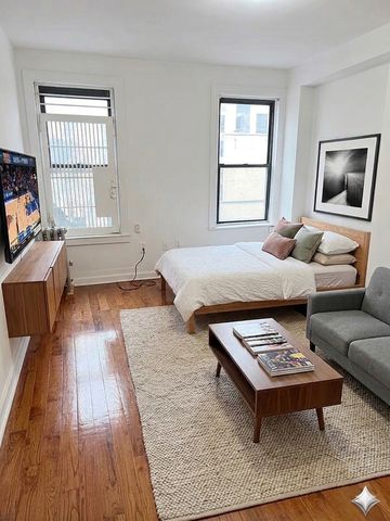 200 Allen St #4r, New York, NY 10002
