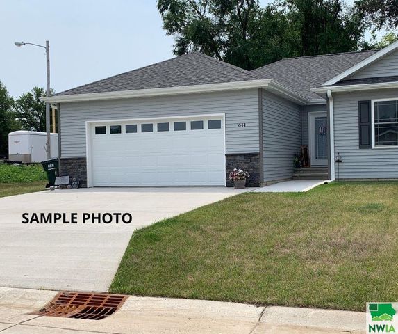 624 Meredith Ln, Moville, IA 51039