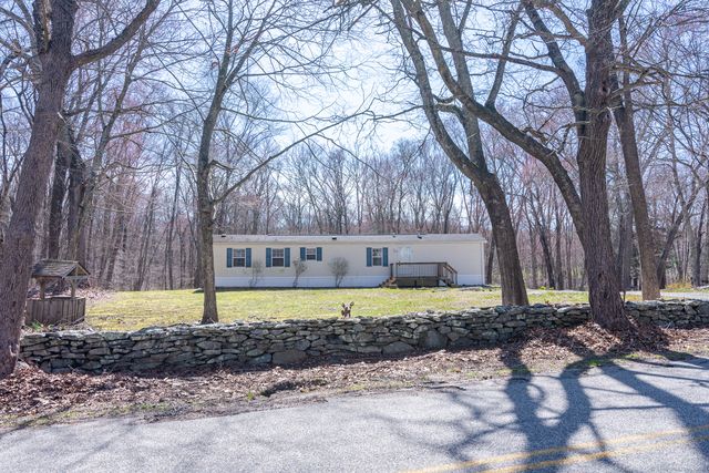 18 Benjamin Rd, Preston, CT 06365