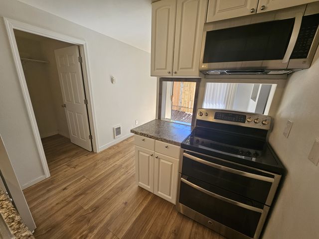 1603 Murton St #A, Vancouver, WA 98661