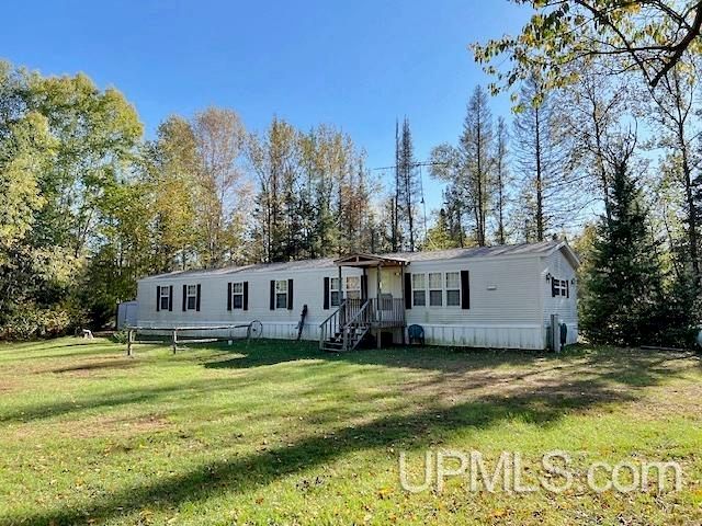 7375 County Line Rd, Armstrong Creek, WI 54103