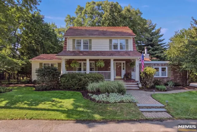 15 Short Pl, Harrington Park, NJ 07640