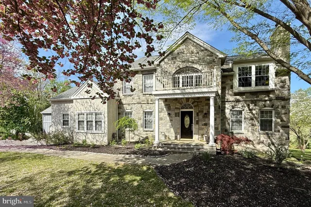 2000 Antler Dr, Glen Mills, PA 19342