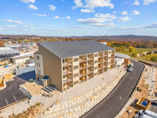 88 Towers Aly Unit #102, Kimberling City, MO 65686