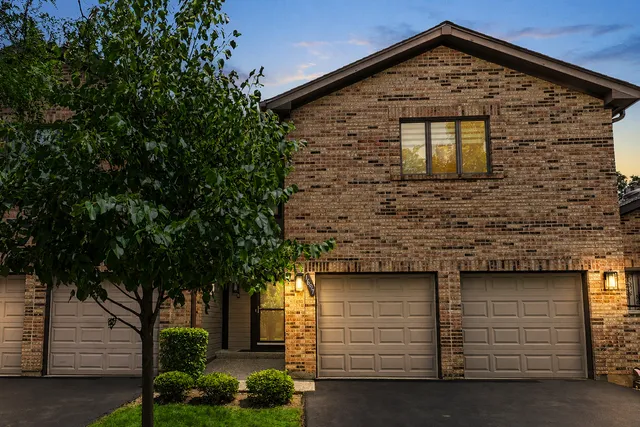 1697 Pebble Beach Dr, Hoffman Estates, IL 60169