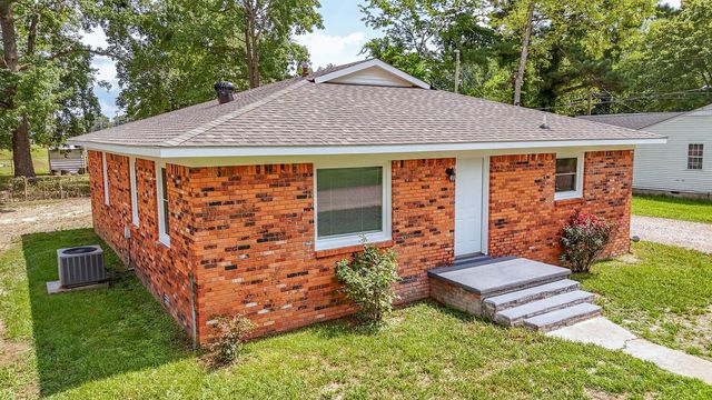 25 Northcutt St, Savannah, TN 38372