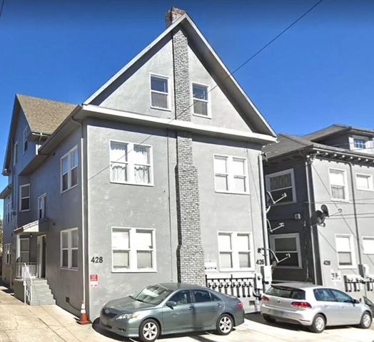 426 26th St #3, Oakland, CA 94612