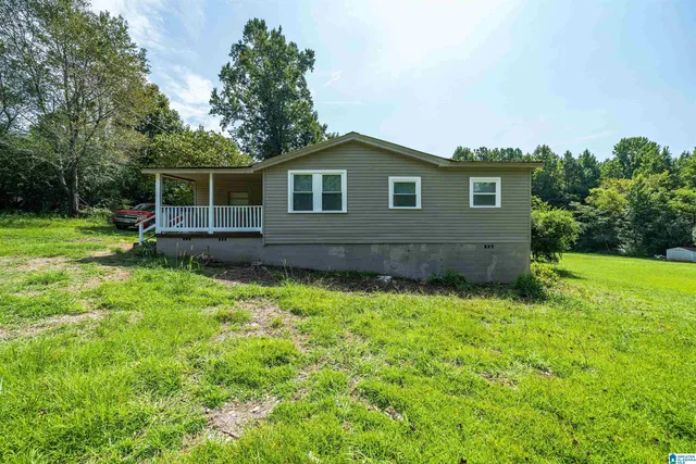 862 Hillview Dr, Bessemer, AL 35023