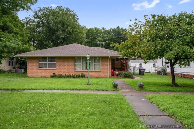 914 SE Delaware Ave, Bartlesville, OK 74003